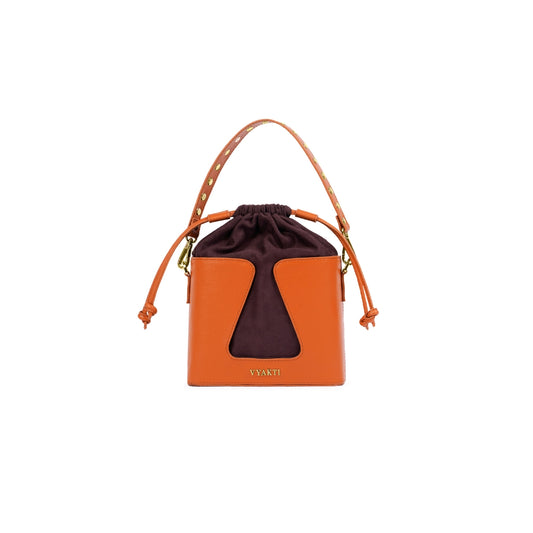 Veganluxe Lifestyle Dorika crossbody bag in black with adjustable strap and minimalist design, made from vegan leather.